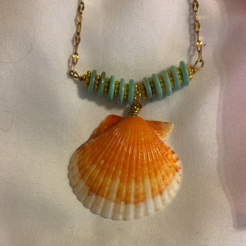 Scallop Shell Pendant Necklace with Gold Chain and turquoise